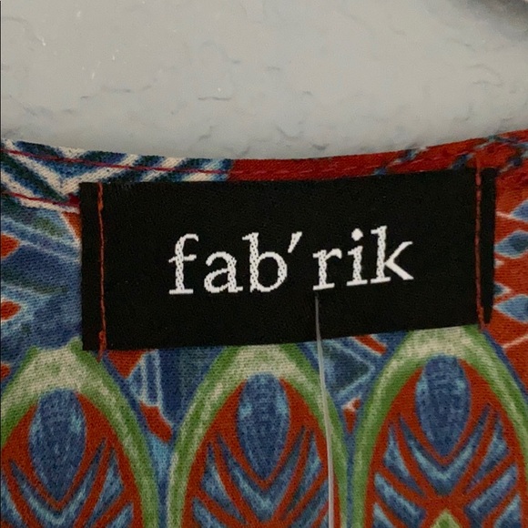 ✨NWT✨ FAB’RIK Patterned Red Blue Green Tie Top - Picture 2 of 4